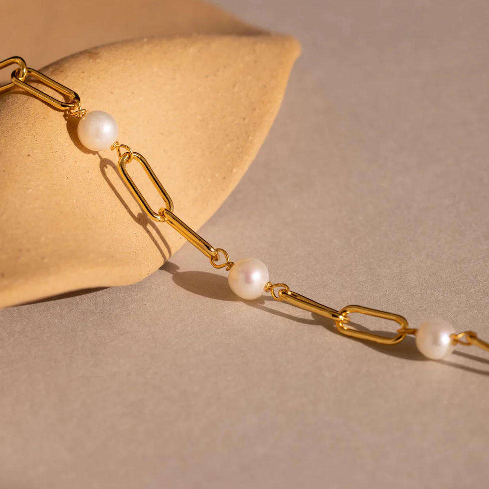Sophisticated Pearl Chain Bracelet