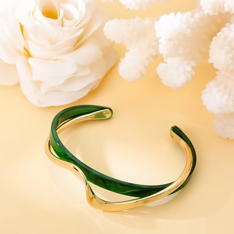 Elegant Gold Emerald Wave Bracelet