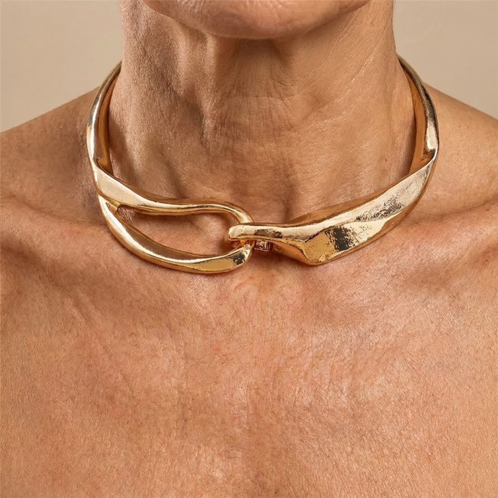 Artistic Gold Collar Necklace with Asymmetric Design